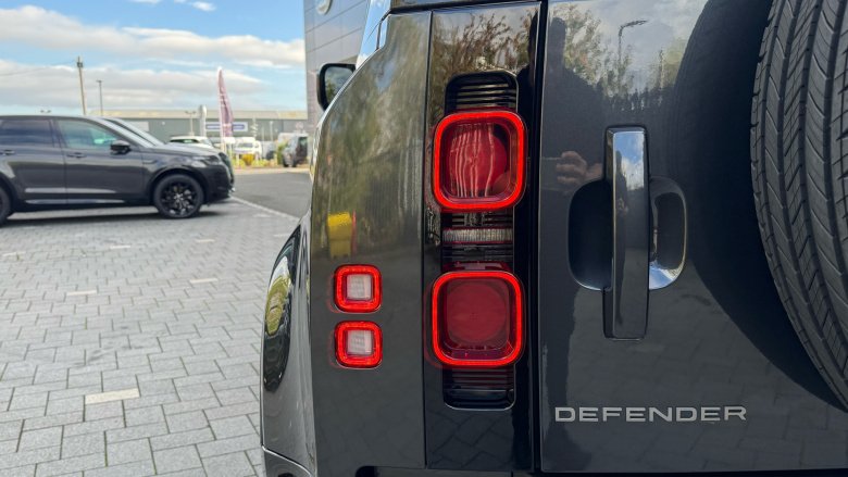 Land Rover Defender 3.0 D250 X-Dynamic HSE 90 3dr Auto Diesel Estate